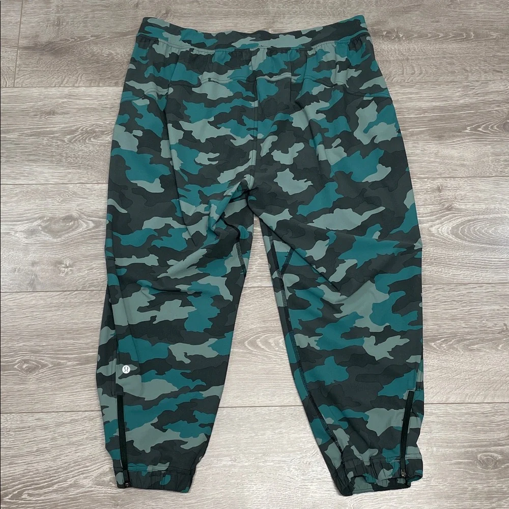 NWOT Lululemon Adapted High Rise Cropped Jogger Heritage 365 Camo Tidewater Teal
